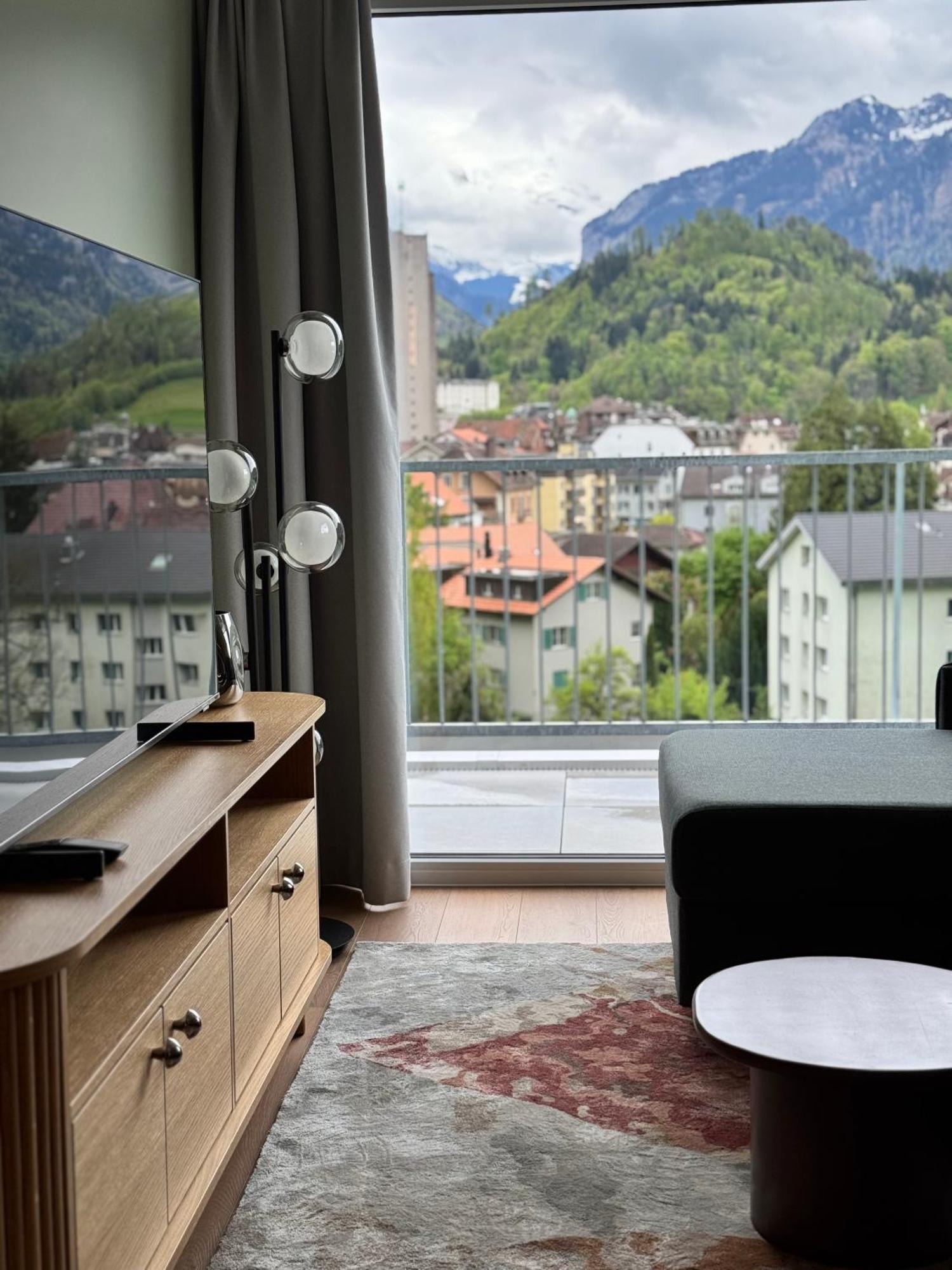 Hotel Hop &