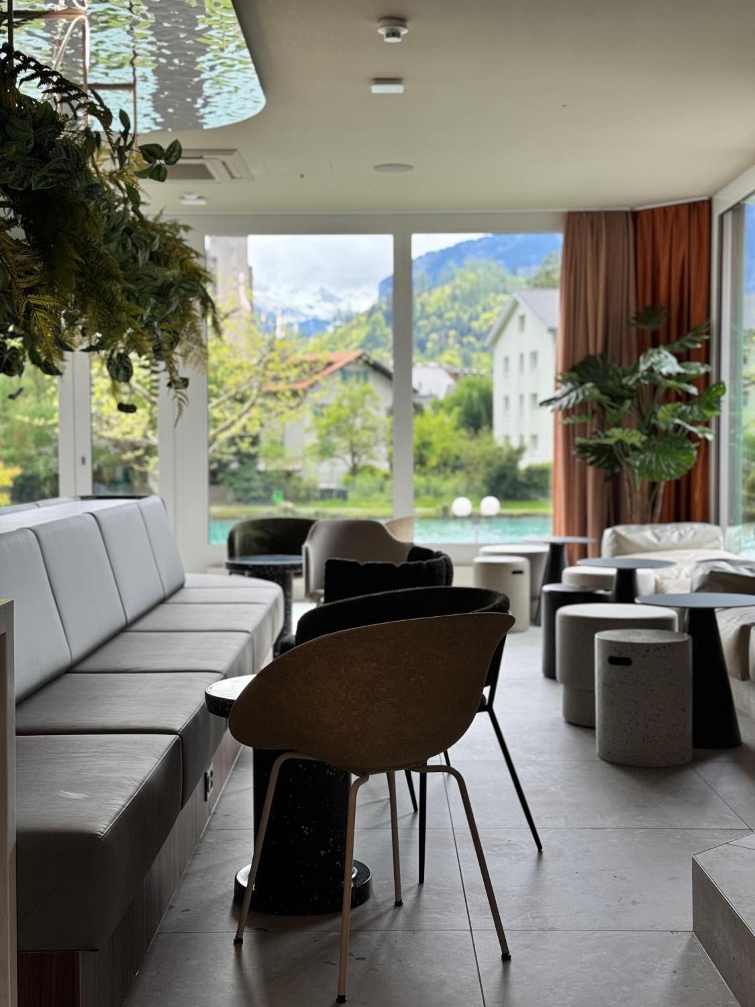 Hop & Hotel 4*